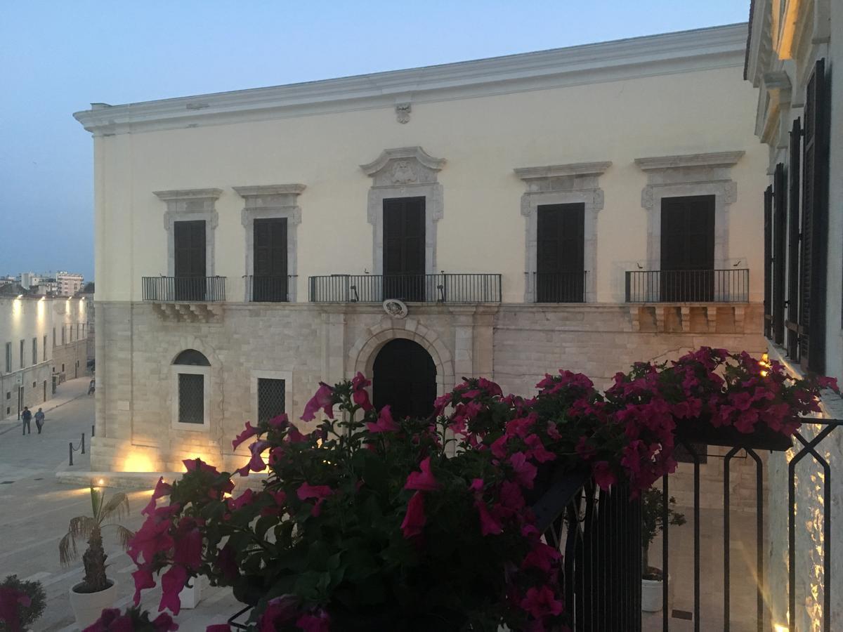 Palazzo Filisio - Regia Restaurant Hotel Trani Luaran gambar